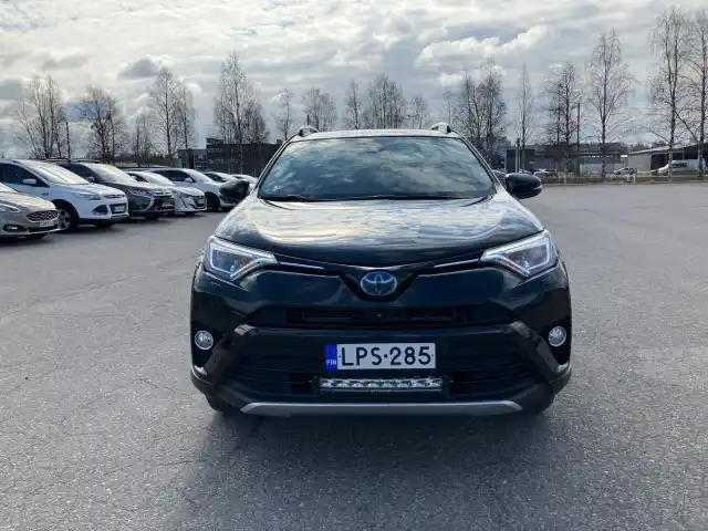 Musta Maastoauto, Toyota RAV4 – LPS-285