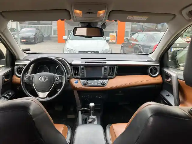 Musta Maastoauto, Toyota RAV4 – LPS-285