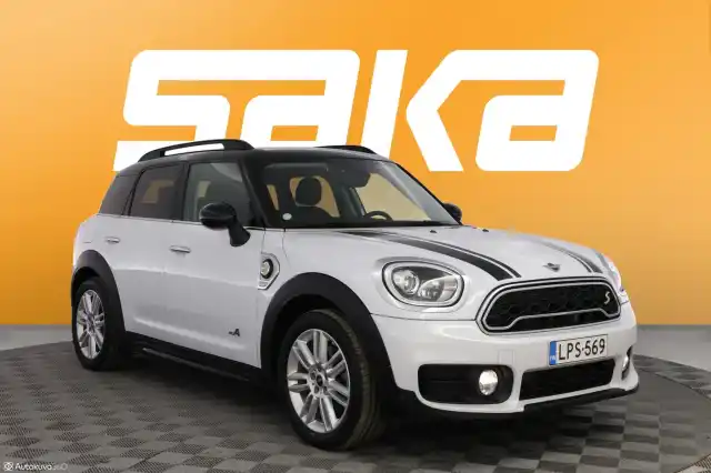 Valkoinen Maastoauto, Mini Countryman – LPS-569