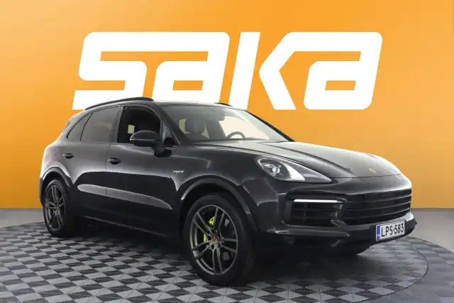 Musta Maastoauto, Porsche Cayenne – LPS-583