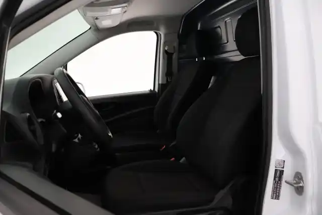 Valkoinen Pakettiauto, Mercedes-Benz Vito – LPS-757