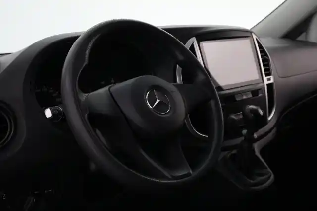 Valkoinen Pakettiauto, Mercedes-Benz Vito – LPS-757
