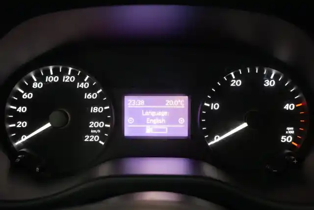 Valkoinen Pakettiauto, Mercedes-Benz Vito – LPS-757