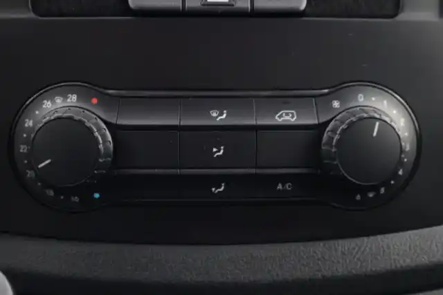 Valkoinen Pakettiauto, Mercedes-Benz Vito – LPS-757