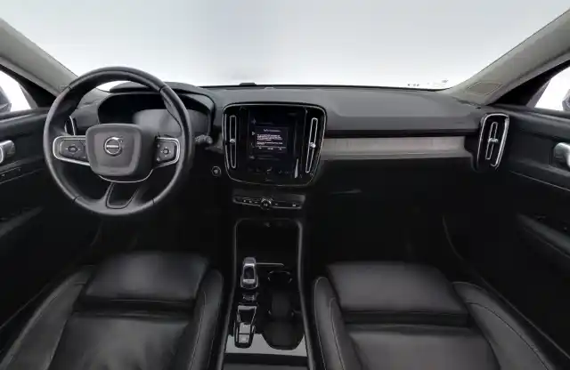 Sininen Maastoauto, Volvo XC40 – LPS-992