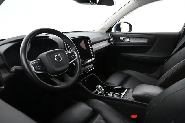 Sininen Maastoauto, Volvo XC40 – LPS-992