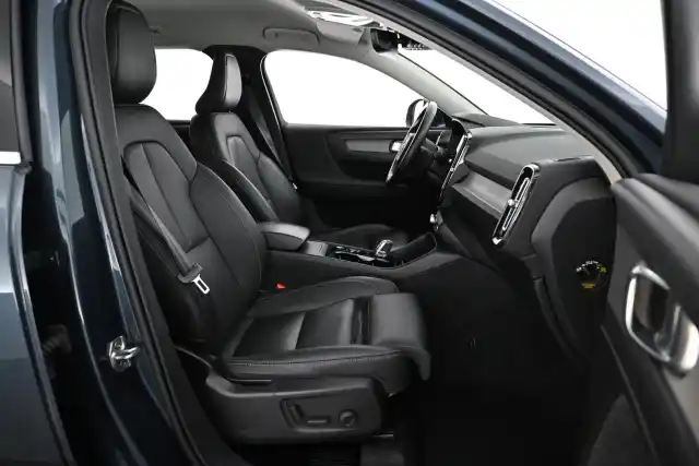 Sininen Maastoauto, Volvo XC40 – LPS-992