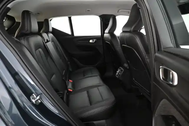 Sininen Maastoauto, Volvo XC40 – LPS-992