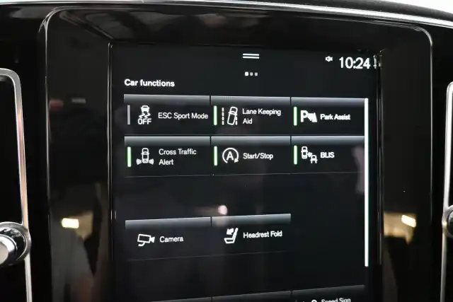 Sininen Maastoauto, Volvo XC40 – LPS-992