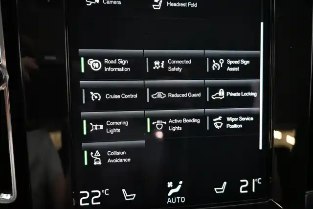 Sininen Maastoauto, Volvo XC40 – LPS-992