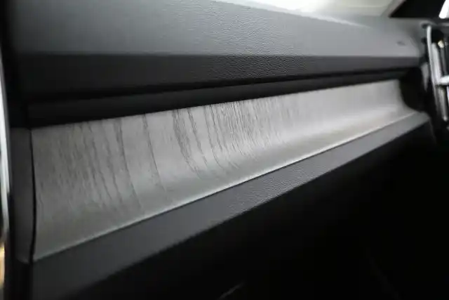 Sininen Maastoauto, Volvo XC40 – LPS-992