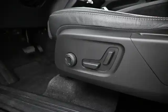 Sininen Maastoauto, Volvo XC40 – LPS-992
