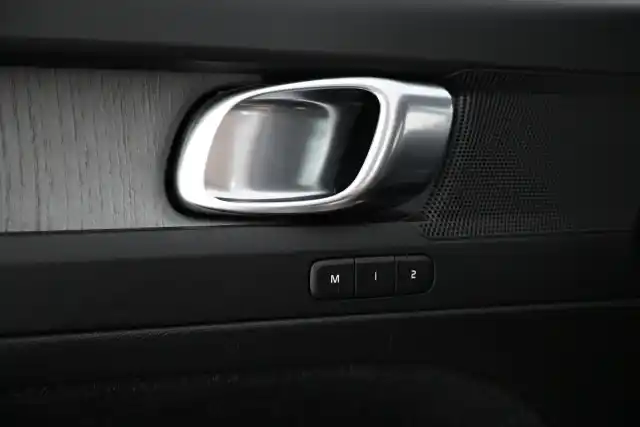 Sininen Maastoauto, Volvo XC40 – LPS-992