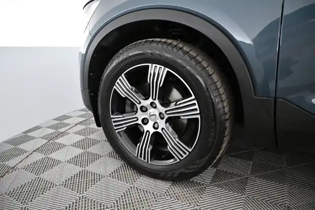 Sininen Maastoauto, Volvo XC40 – LPS-992