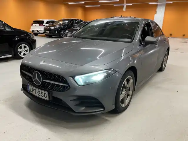 Harmaa Sedan, Mercedes-Benz A – LPT-250