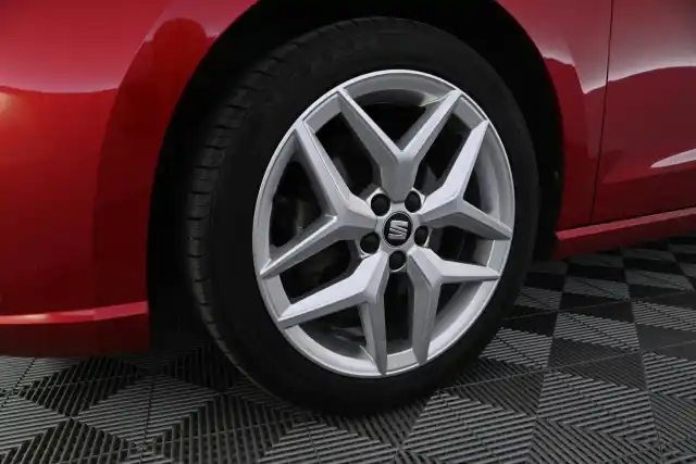 Punainen Viistoperä, Seat Ibiza – LPT-331