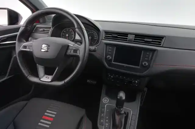 Punainen Viistoperä, Seat Ibiza – LPT-331
