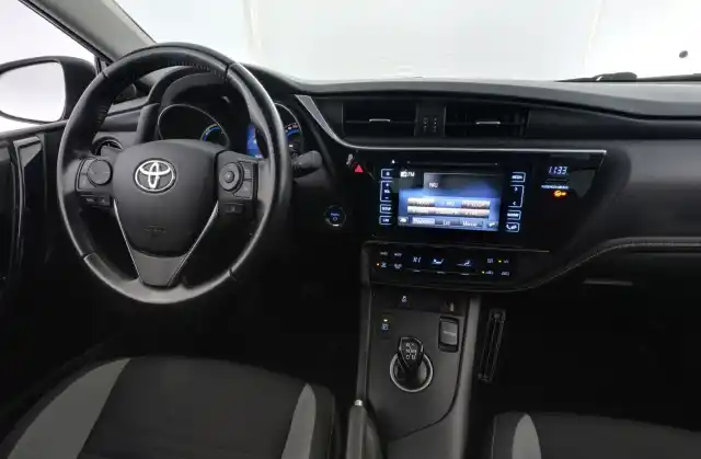  Farmari, Toyota Auris – LPT-595