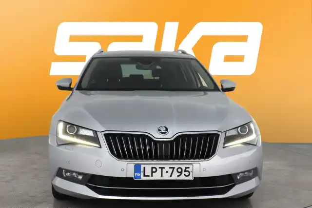 Harmaa Farmari, Skoda Superb – LPT-795