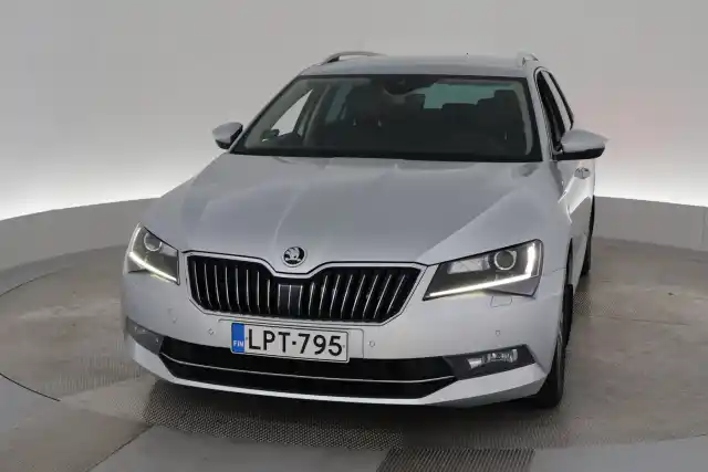 Harmaa Farmari, Skoda Superb – LPT-795