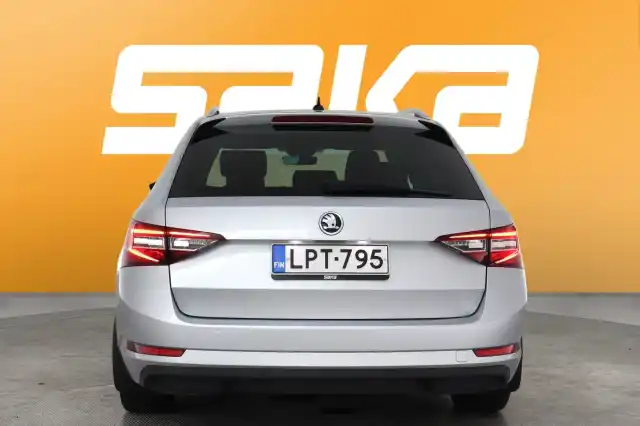 Harmaa Farmari, Skoda Superb – LPT-795