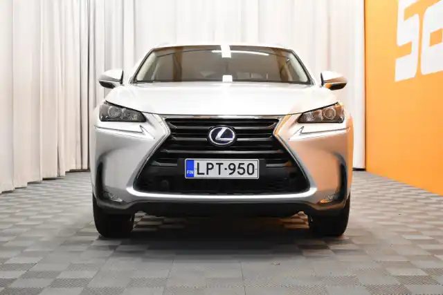 Hopea Tila-auto, Lexus NX – LPT-950