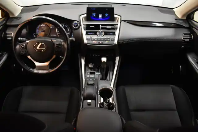 Hopea Tila-auto, Lexus NX – LPT-950