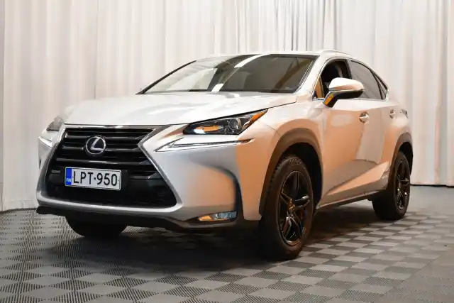 Hopea Tila-auto, Lexus NX – LPT-950