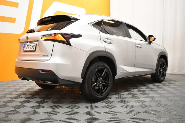 Hopea Tila-auto, Lexus NX – LPT-950