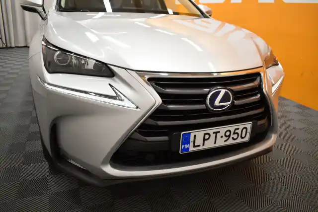 Hopea Tila-auto, Lexus NX – LPT-950