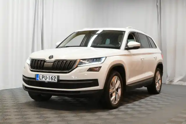 Valkoinen Maastoauto, Skoda Kodiaq – LPU-162