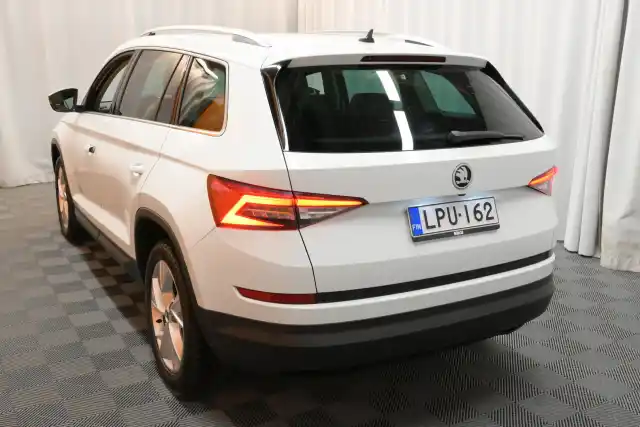 Valkoinen Maastoauto, Skoda Kodiaq – LPU-162