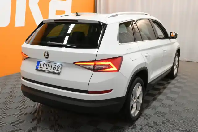 Valkoinen Maastoauto, Skoda Kodiaq – LPU-162