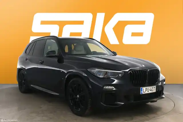 Musta Maastoauto, BMW X5 – LPU-407