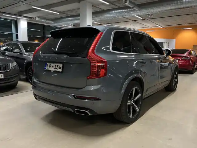 Harmaa Maastoauto, Volvo XC90 – LPV-334