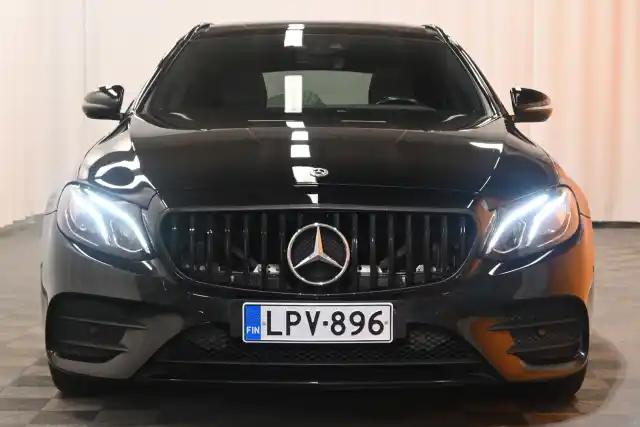 Musta Farmari, Mercedes-Benz E – LPV-896