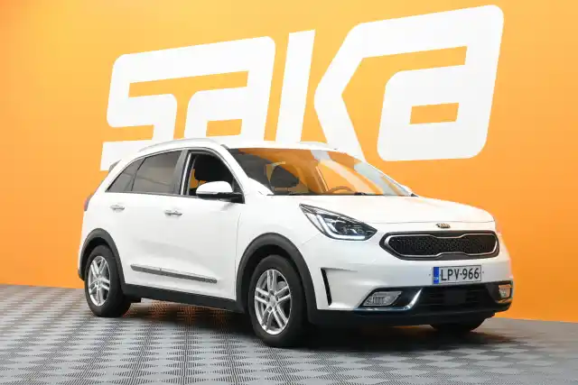 Valkoinen Maastoauto, Kia NIRO – LPV-966