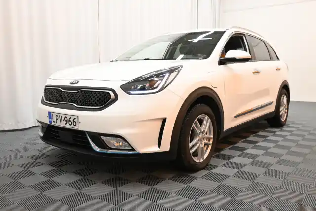 Valkoinen Maastoauto, Kia NIRO – LPV-966