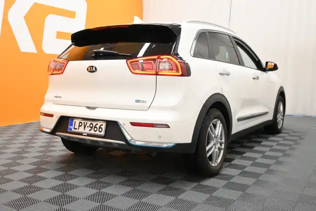 Valkoinen Maastoauto, Kia NIRO – LPV-966