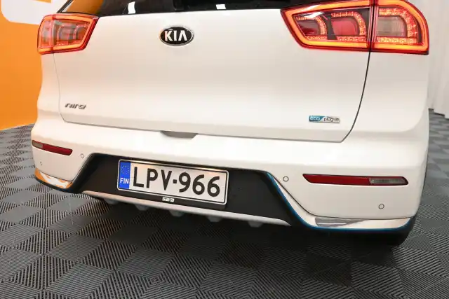 Valkoinen Maastoauto, Kia NIRO – LPV-966