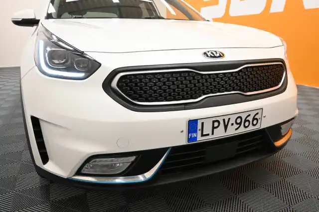 Valkoinen Maastoauto, Kia NIRO – LPV-966