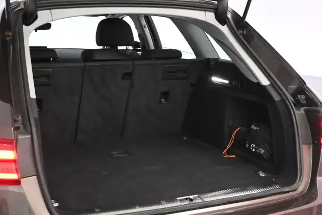 Ruskea Farmari, Audi A4 – LPX-452