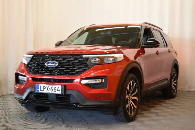 Punainen Maastoauto, Ford Explorer – LPX-664