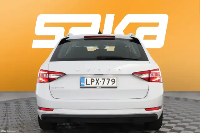 Valkoinen Farmari, Skoda Superb – LPX-779