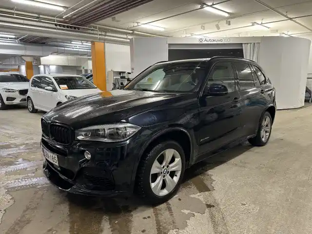 Musta Maastoauto, BMW X5 – LRA-185