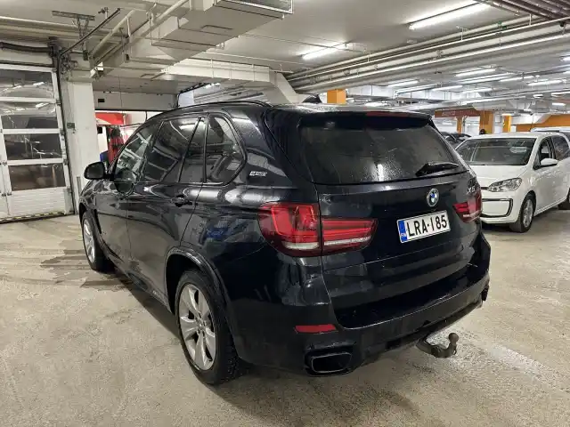 Musta Maastoauto, BMW X5 – LRA-185