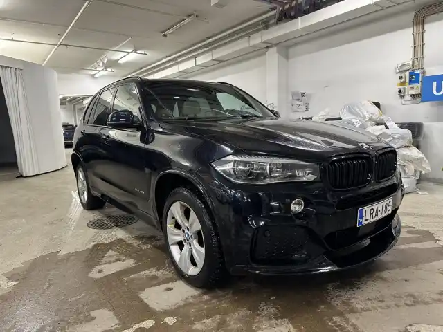 Musta Maastoauto, BMW X5 – LRA-185