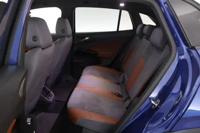 Sininen Maastoauto, Volkswagen ID.4 – LRB-620