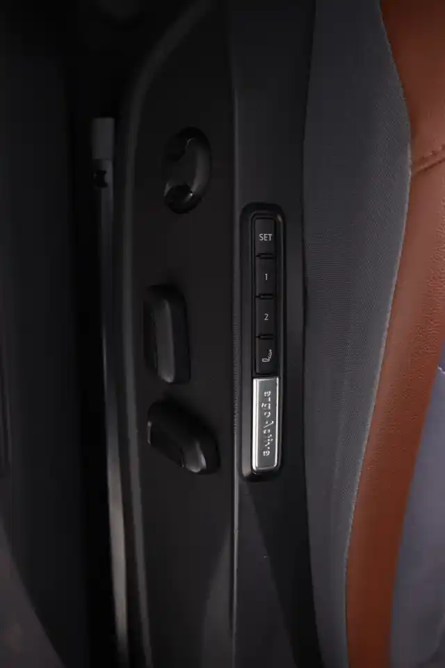 Sininen Maastoauto, Volkswagen ID.4 – LRB-620