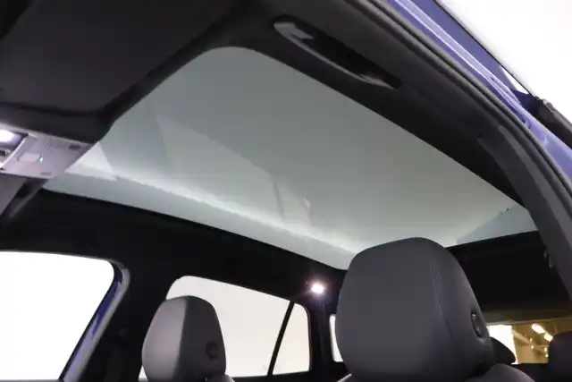 Sininen Maastoauto, Volkswagen ID.4 – LRB-620